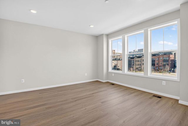 11902 NORTHPARK DR, North Bethesda, MD 20852