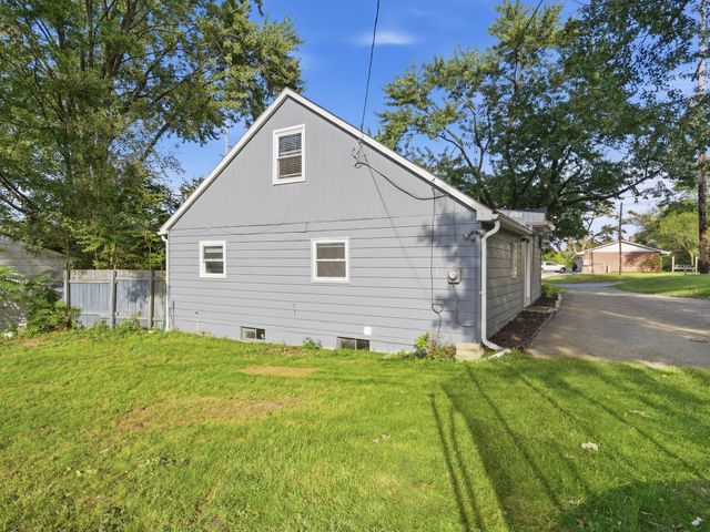 230 S National Street, Howell, MI 48843
