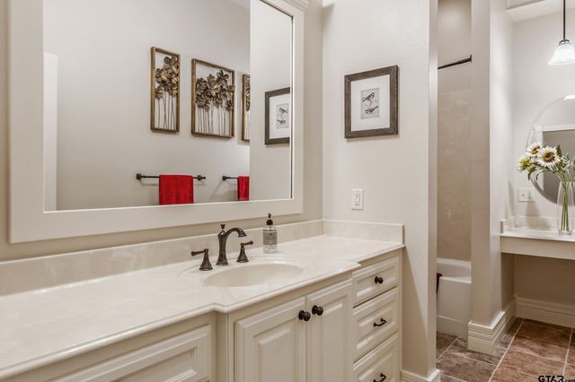1881 Valley View, Tyler, TX 75703