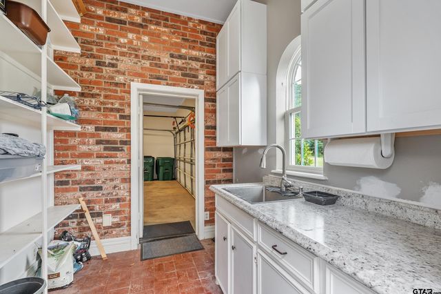 1881 Valley View, Tyler, TX 75703