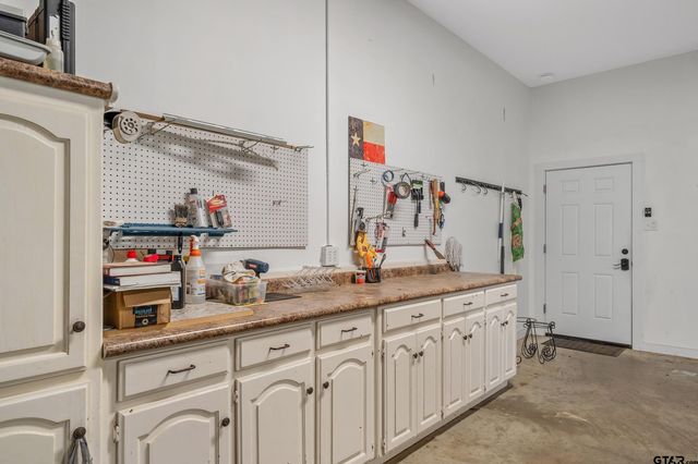 1881 Valley View, Tyler, TX 75703