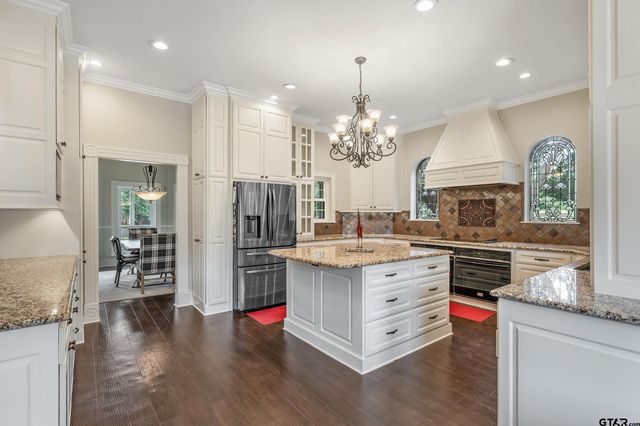 1881 Valley View, Tyler, TX 75703