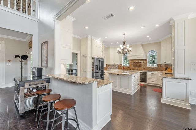 1881 Valley View, Tyler, TX 75703
