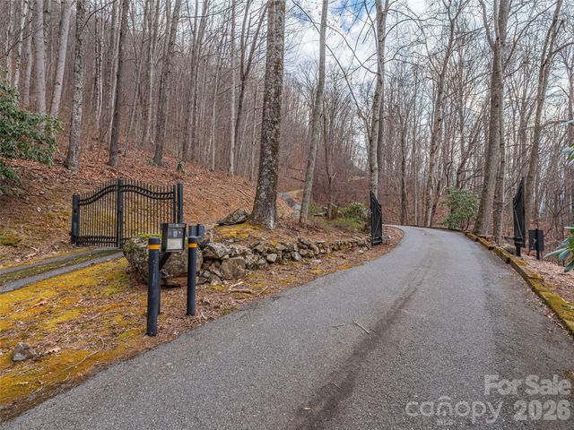 30 Hudson Valley Drive, Waynesville, NC 28786