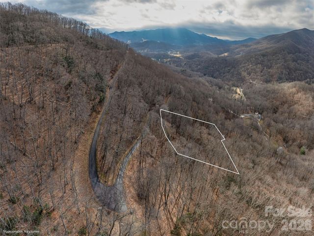 30 Hudson Valley Drive, Waynesville, NC 28786