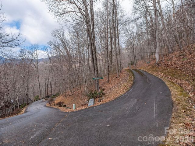 30 Hudson Valley Drive, Waynesville, NC 28786