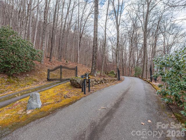 30 Hudson Valley Drive, Waynesville, NC 28786