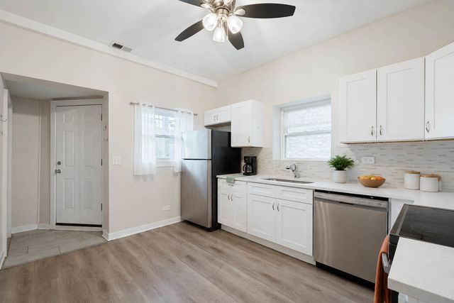 3646 W Wabansia Avenue 1, Chicago, IL 60647