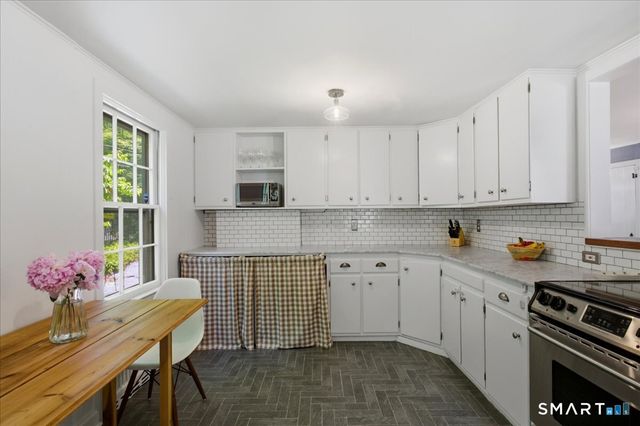 247 Chestnut Hill Road, Stamford, CT 06903