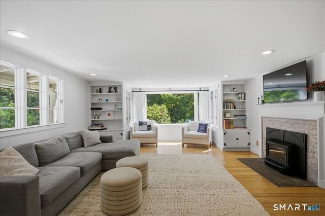 247 Chestnut Hill Road, Stamford, CT 06903