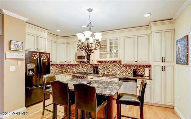 163 Yarmouth Court 43, Holmdel, NJ 07733