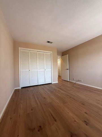 2829 Timmons Lane 176, Houston, TX 77027