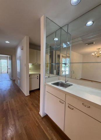 2829 Timmons Lane 176, Houston, TX 77027