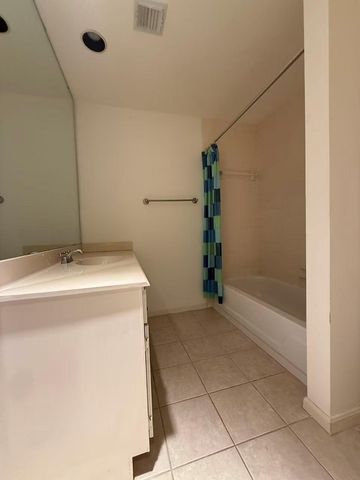 2829 Timmons Lane 176, Houston, TX 77027