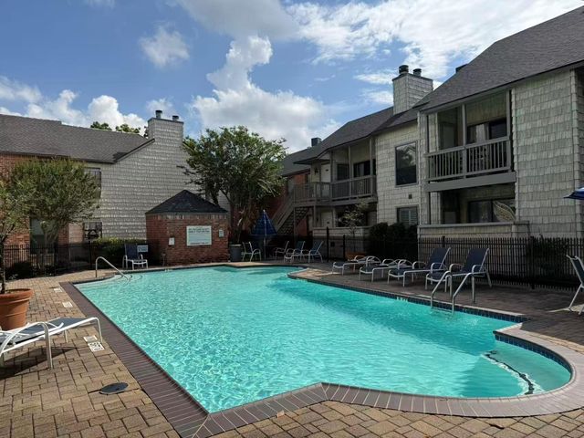 2829 Timmons Lane 176, Houston, TX 77027