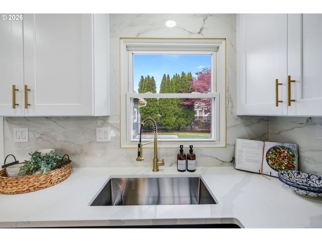 12525 Sw 12th St, Beaverton, OR 97005