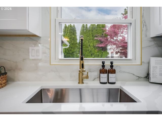 12525 Sw 12th St, Beaverton, OR 97005