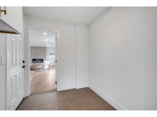 12525 Sw 12th St, Beaverton, OR 97005