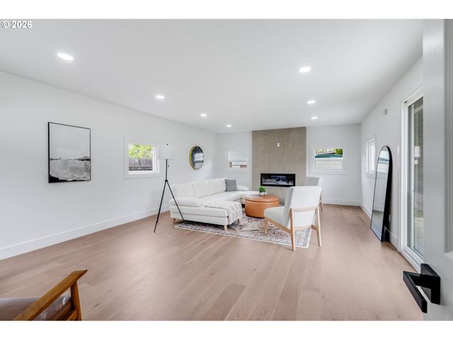 12525 Sw 12th St, Beaverton, OR 97005