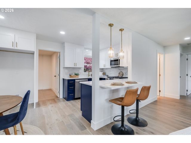 12525 Sw 12th St, Beaverton, OR 97005