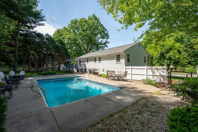 14 Minuteman Way, Shrewsbury, MA 01545