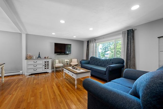 14 Minuteman Way, Shrewsbury, MA 01545