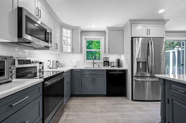 14 Minuteman Way, Shrewsbury, MA 01545