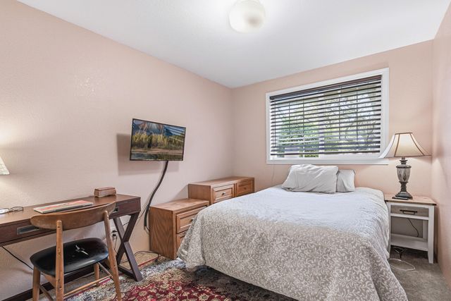 235 Meadow Drive, Ashland, OR 97520