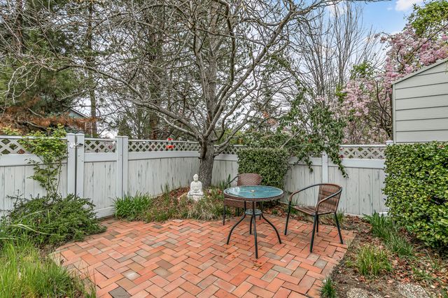 235 Meadow Drive, Ashland, OR 97520