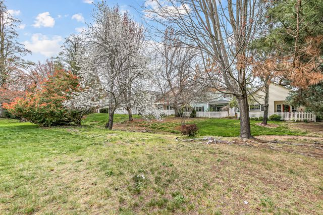 235 Meadow Drive, Ashland, OR 97520