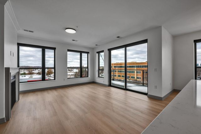 640 Wisconsin Avenue N 405, Golden Valley, MN 55427