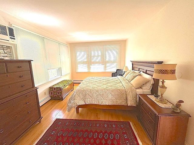 82 Stearns Rd 2, Brookline, MA 02446