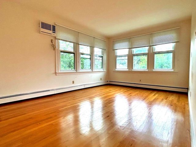 82 Stearns Rd 2, Brookline, MA 02446