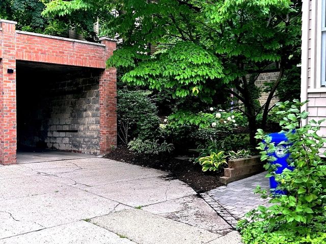 82 Stearns Rd 2, Brookline, MA 02446