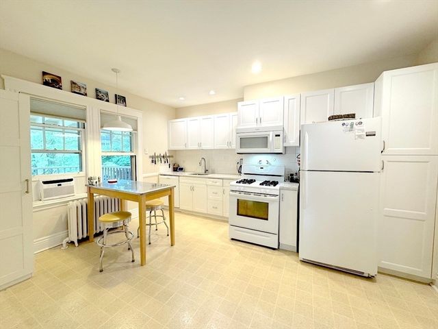 82 Stearns Rd 2, Brookline, MA 02446