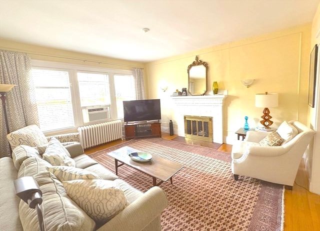 82 Stearns Rd 2, Brookline, MA 02446