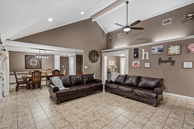 111 Arizona Street, Van, TX 75790