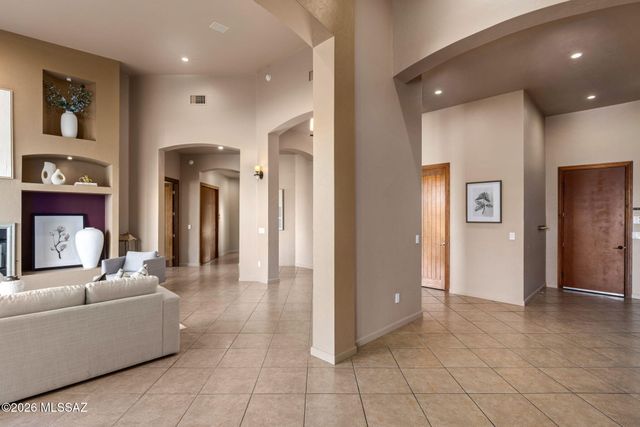 6460 N Regal Manor Drive, Tucson, AZ 85750