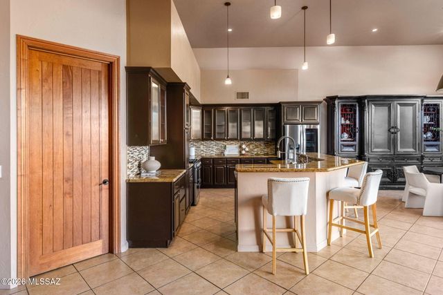 6460 N Regal Manor Drive, Tucson, AZ 85750