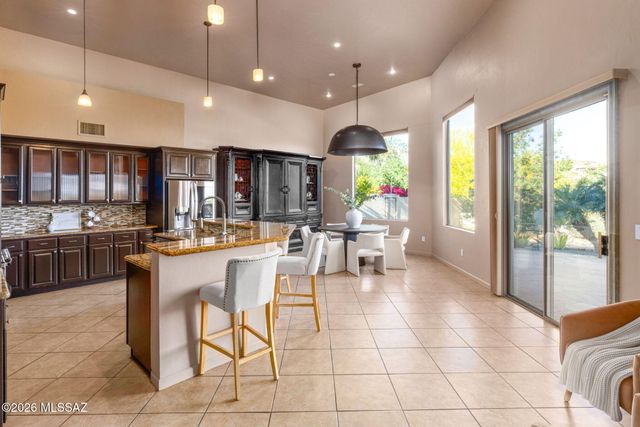 6460 N Regal Manor Drive, Tucson, AZ 85750
