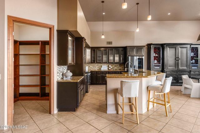 6460 N Regal Manor Drive, Tucson, AZ 85750