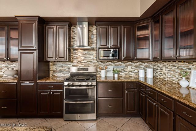 6460 N Regal Manor Drive, Tucson, AZ 85750