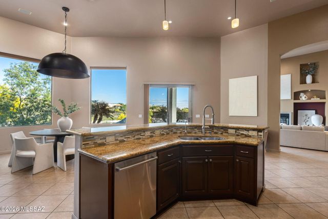 6460 N Regal Manor Drive, Tucson, AZ 85750
