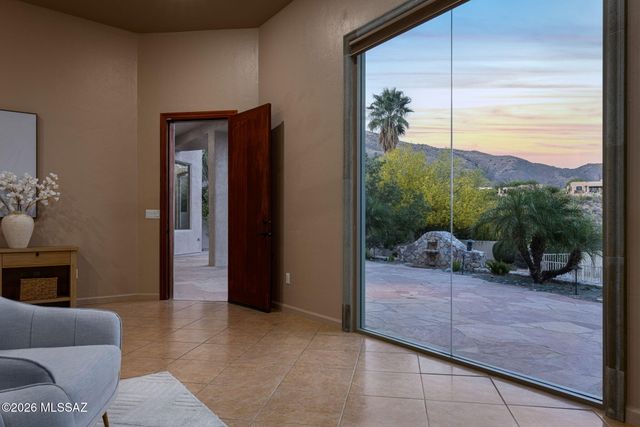 6460 N Regal Manor Drive, Tucson, AZ 85750