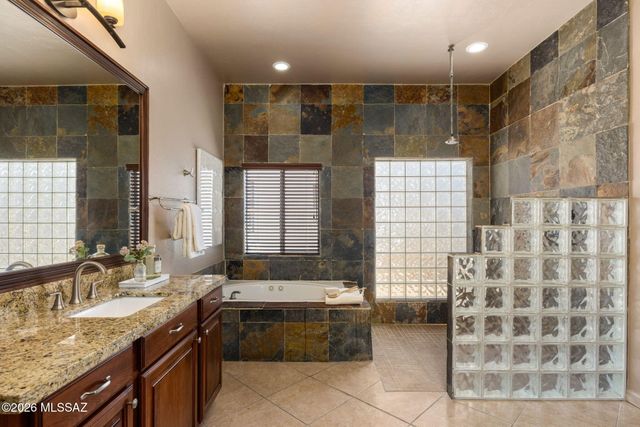 6460 N Regal Manor Drive, Tucson, AZ 85750