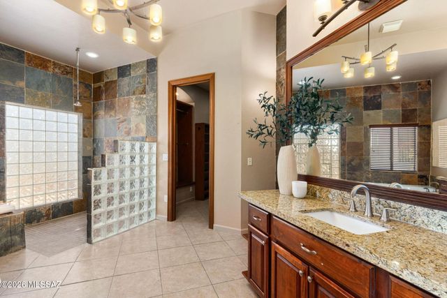 6460 N Regal Manor Drive, Tucson, AZ 85750