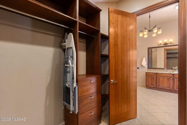 6460 N Regal Manor Drive, Tucson, AZ 85750