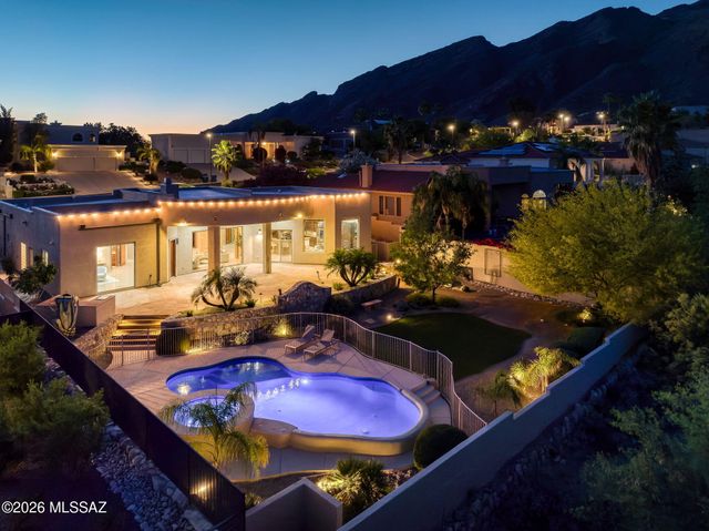 6460 N Regal Manor Drive, Tucson, AZ 85750