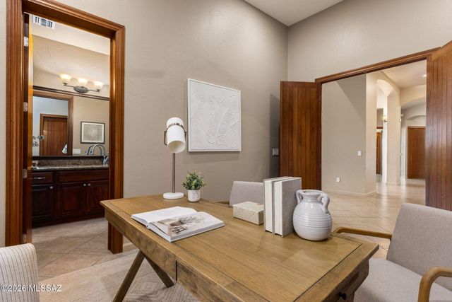 6460 N Regal Manor Drive, Tucson, AZ 85750