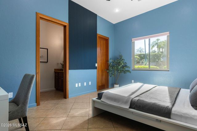 6460 N Regal Manor Drive, Tucson, AZ 85750